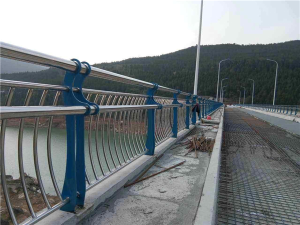 吴忠不锈钢桥梁护栏的特点及其在桥梁安全中的重要作用