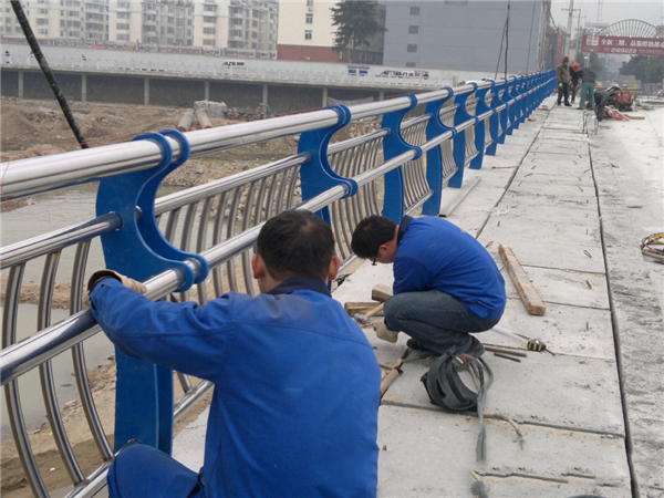 吴忠不锈钢河道护栏的特性及其在城市景观中的应用