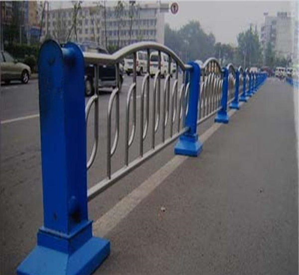 吴忠不锈钢防撞栏杆生产制造工艺